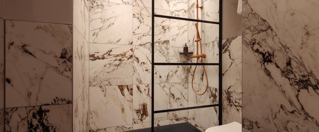 Superior Room 1 King Bed Bathroom