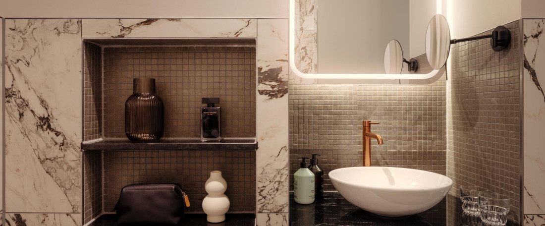 Superior Room 1 King Bed Bathroom