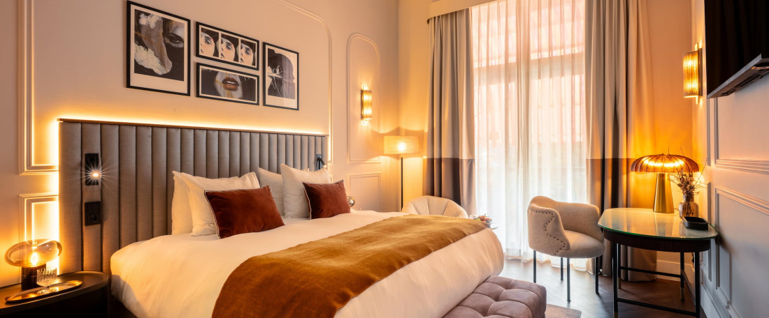 Superior Room 1 King Bed with Balcony
